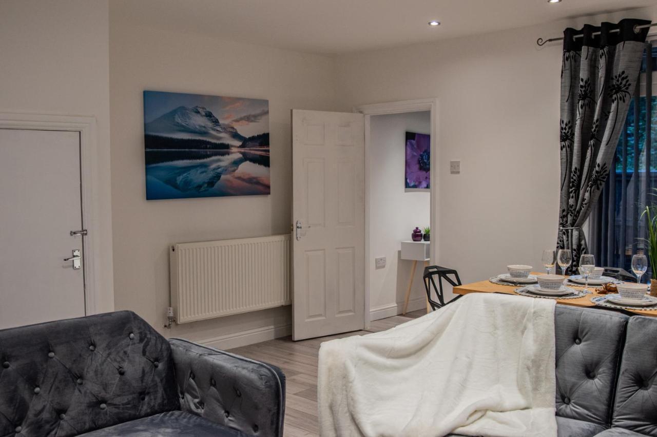 Bv Comfy Spacious 3 Bedroom House At Tatton Street Manchester Extérieur photo