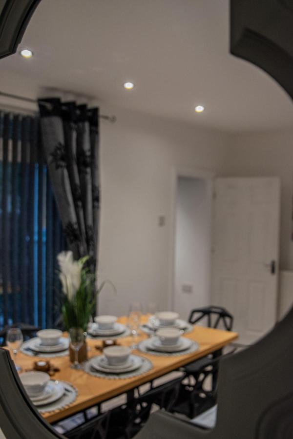 Bv Comfy Spacious 3 Bedroom House At Tatton Street Manchester Extérieur photo